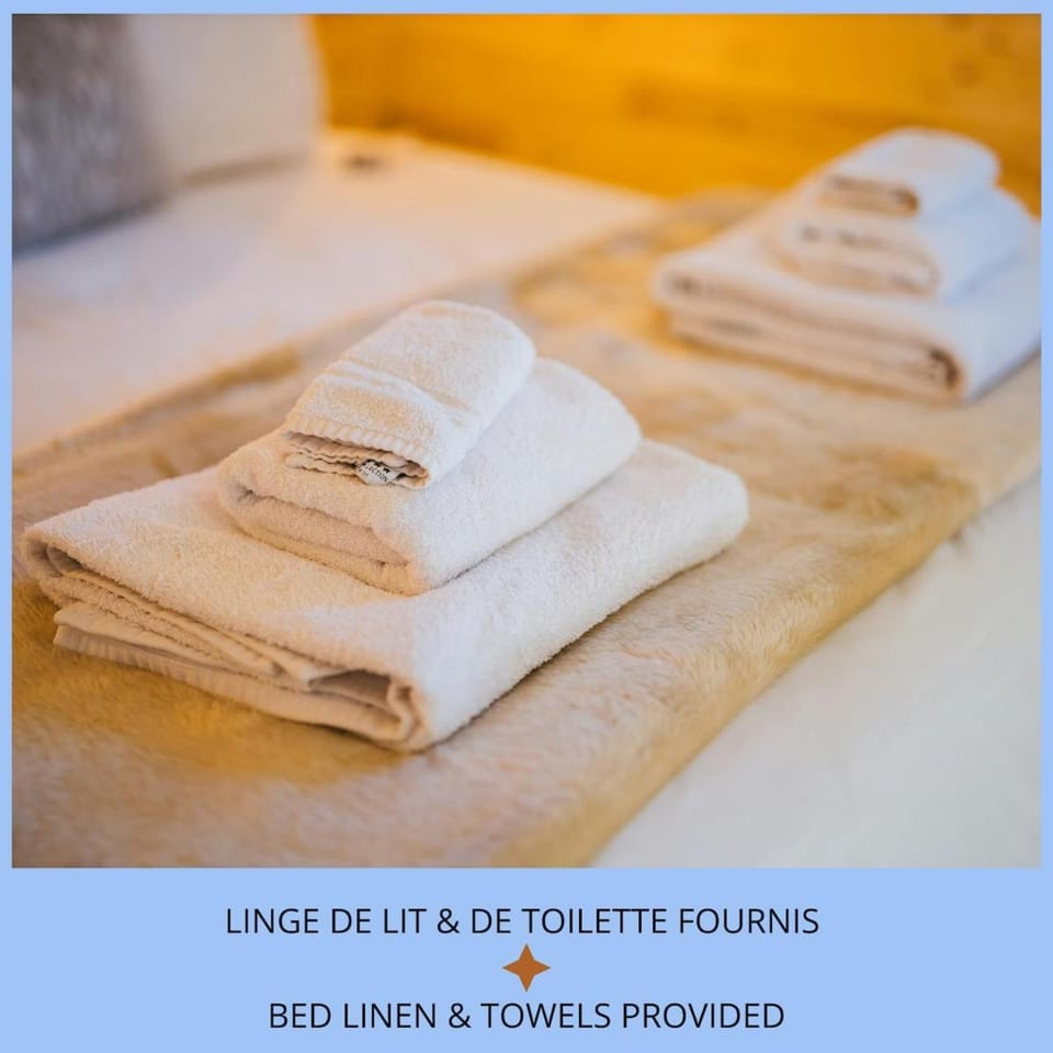 Bedroom, towels