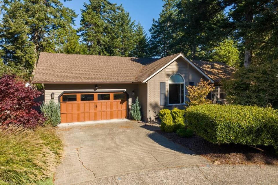 Property building, Spring, Day, Garden view