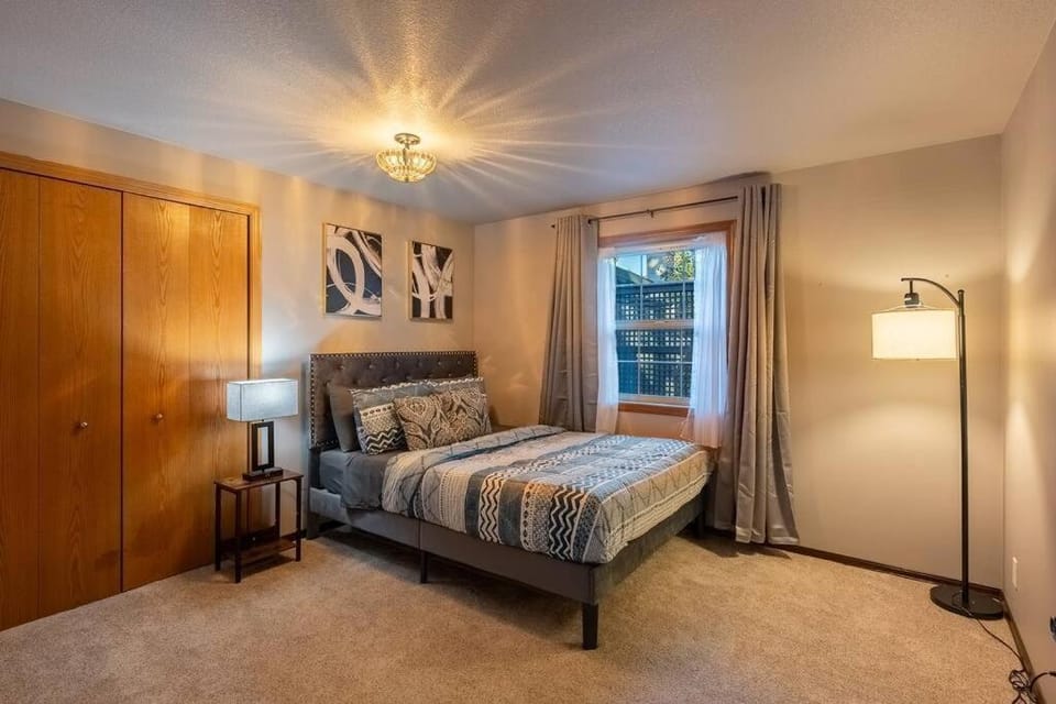 Bed, Photo of the whole room, Bedroom