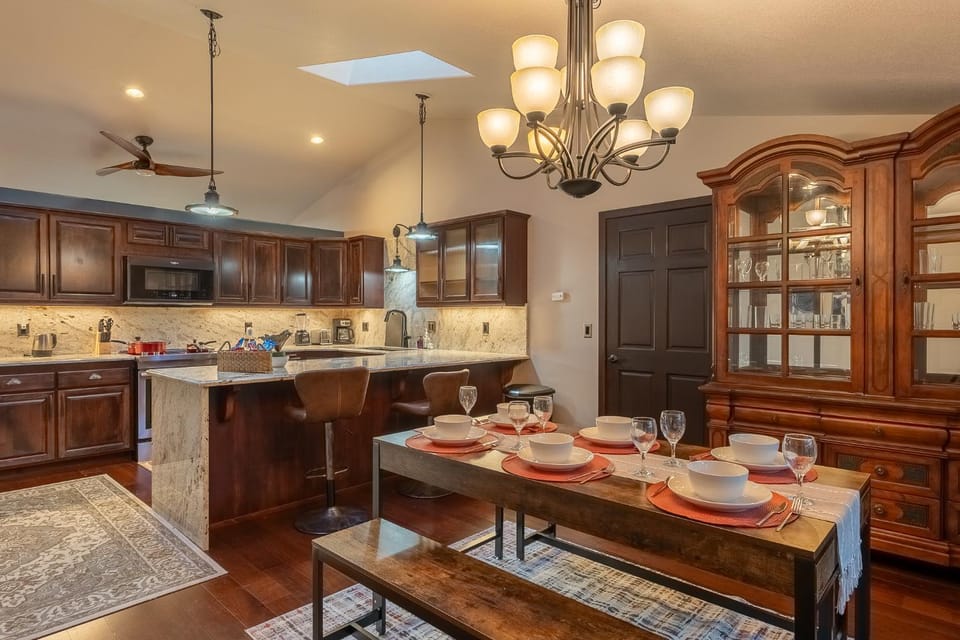 Kitchen or kitchenette, Food and drinks, Dining area, Food, dishwasher, minibar, pet friendly, stove