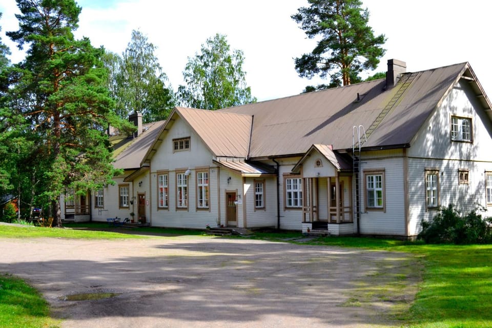 Property building, Facade/entrance, Day