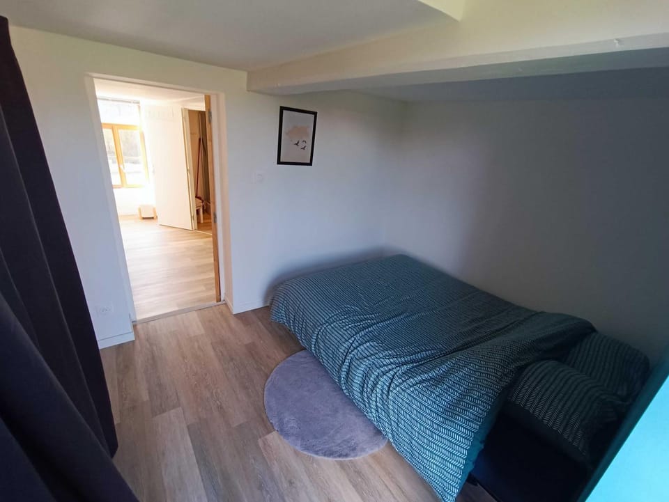 Photo of the whole room, Bedroom