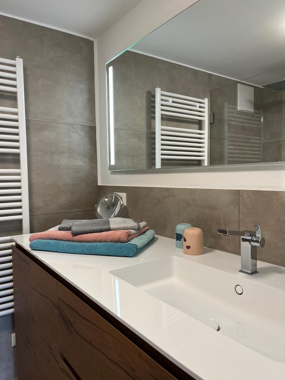 Bathroom, towels