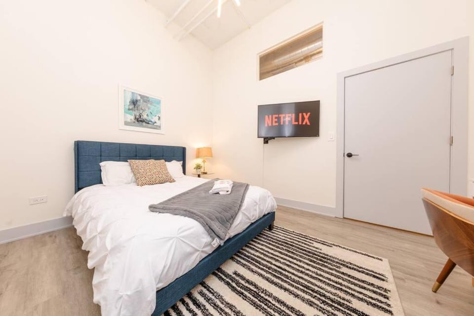 Bed, Photo of the whole room, Bedroom, wardrobe, air conditioner