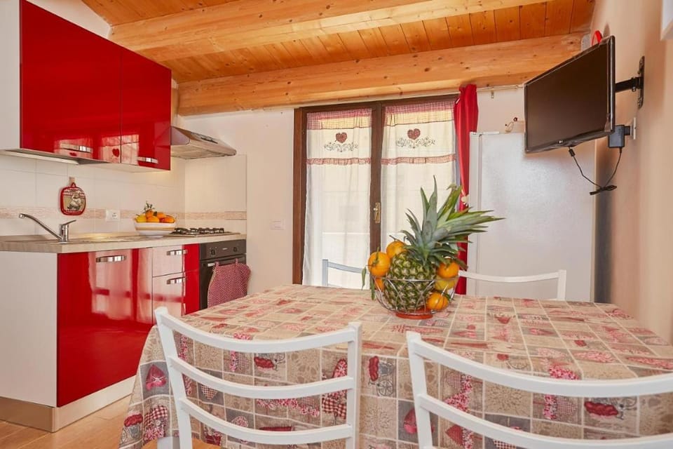 Communal lounge/ TV room, TV and multimedia, Kitchen or kitchenette, Living room, Seating area, Dining area