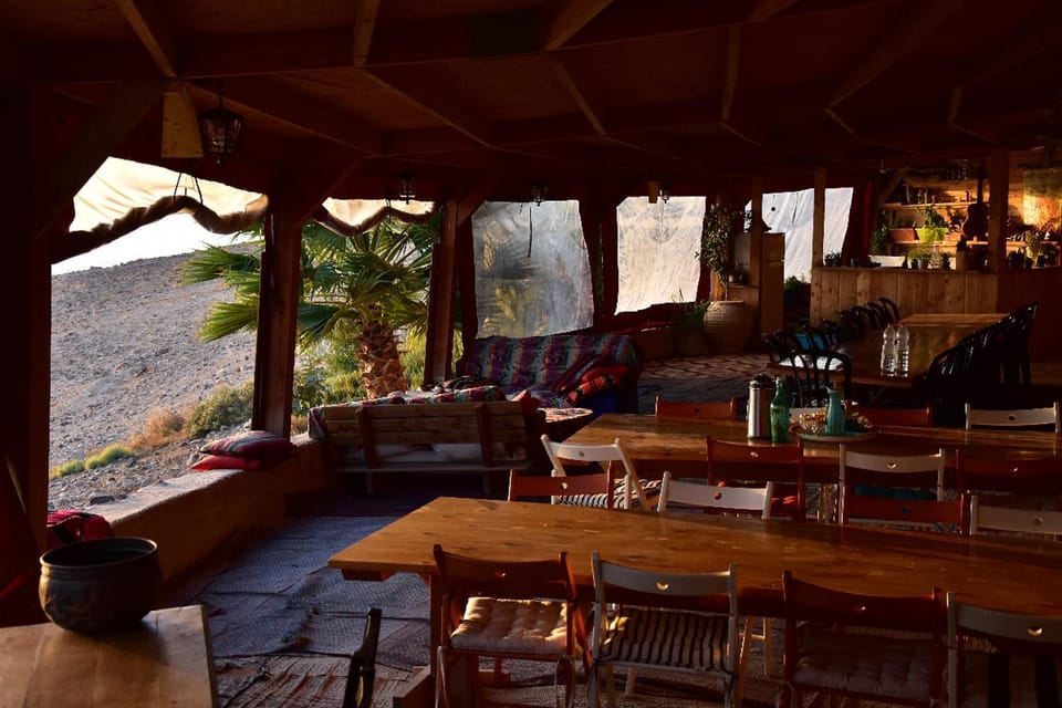 Restaurant/places to eat, Balcony/Terrace