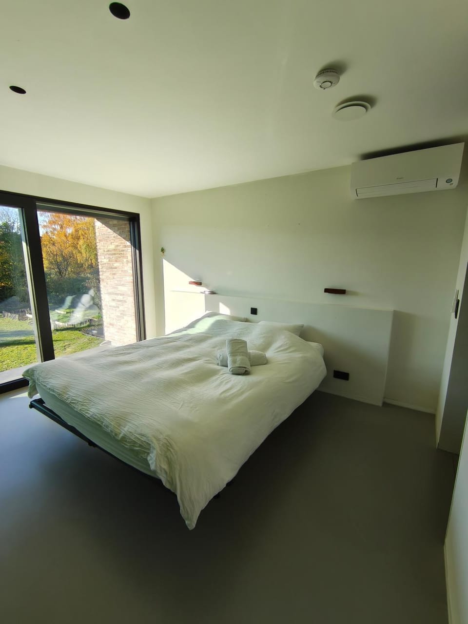 Bed, Photo of the whole room, Bedroom, towels, air conditioner