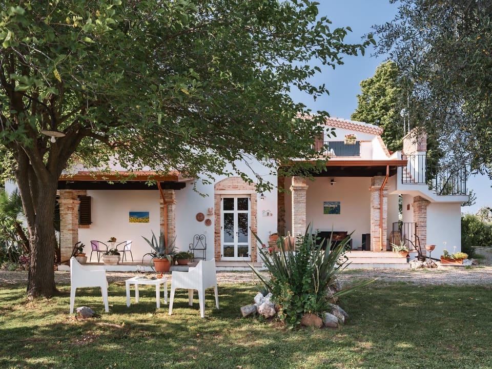 Property building, Day, Garden, Garden view