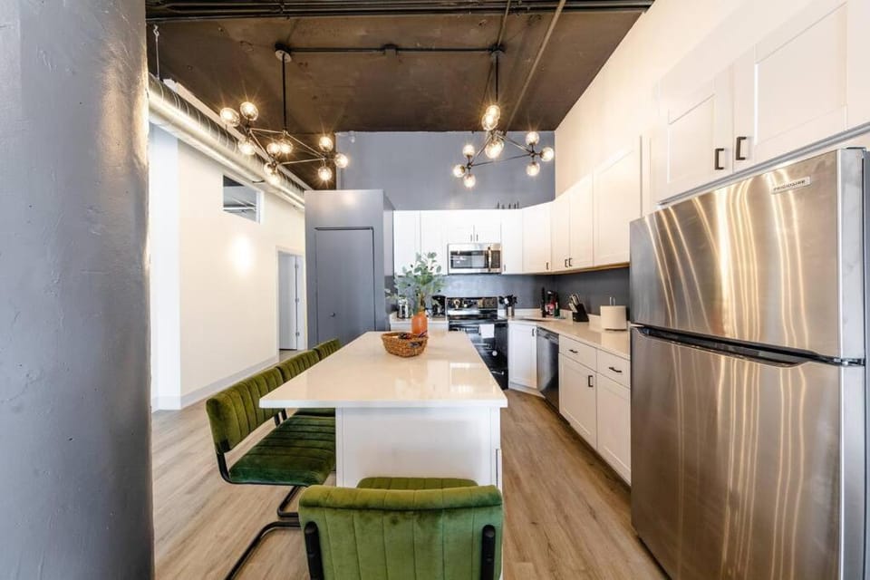 Kitchen or kitchenette, dishwasher, minibar, oven, stove