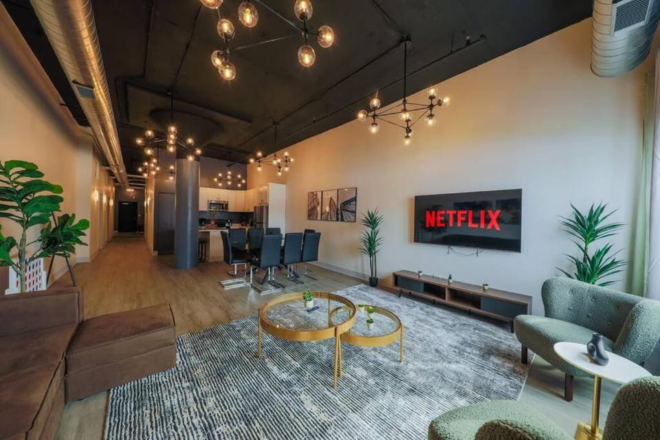 Communal lounge/ TV room, TV and multimedia, Kitchen or kitchenette, Living room, Seating area, Dining area, Evening entertainment