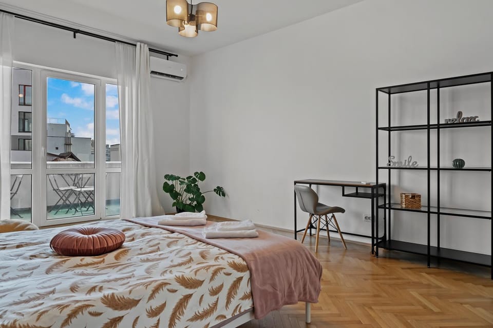 Ultracentral Dreamland Apartment 3 Bdrm Apartment in Bucharest