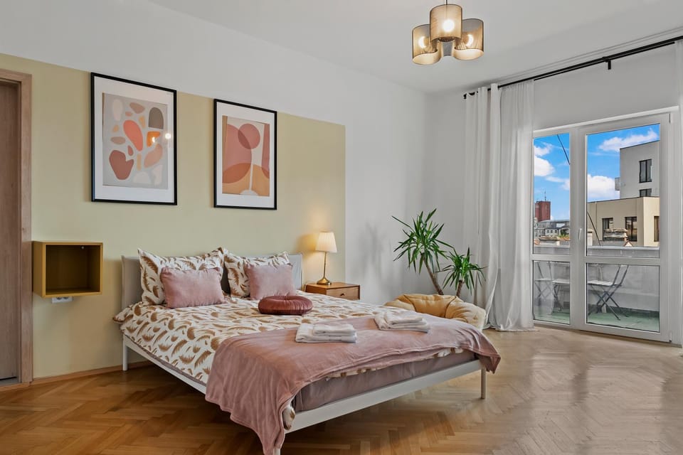 Ultracentral Dreamland Apartment 3 Bdrm Apartment in Bucharest