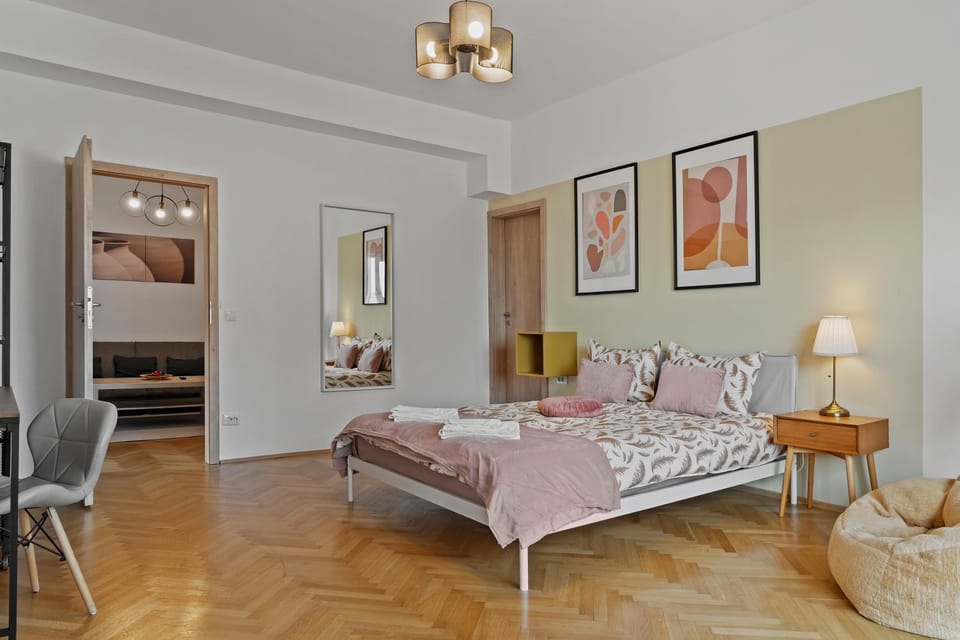 Ultracentral Dreamland Apartment 3 Bdrm Apartment in Bucharest