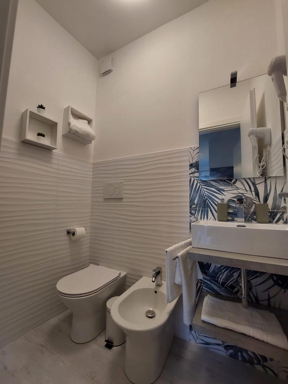 Toilet, Bathroom, bidet, towels
