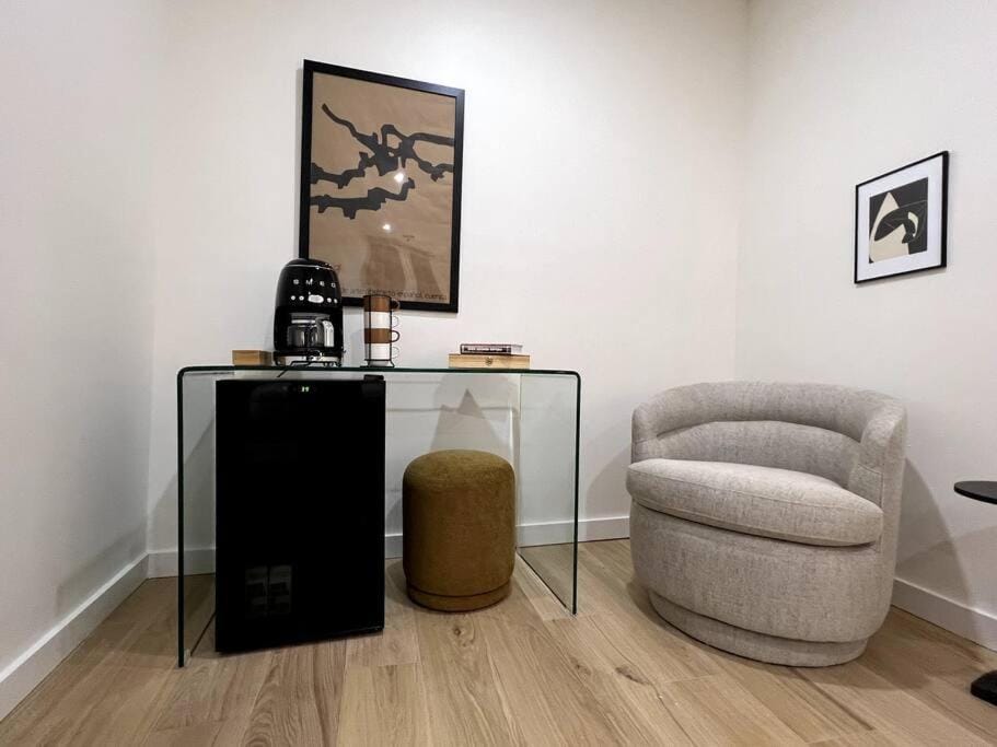 The Phenix Historic DWTN Hotel, King Bed, Room # 306 Apartment in Bangor