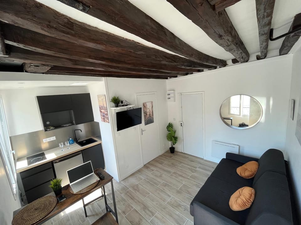 Kitchen or kitchenette, Seating area