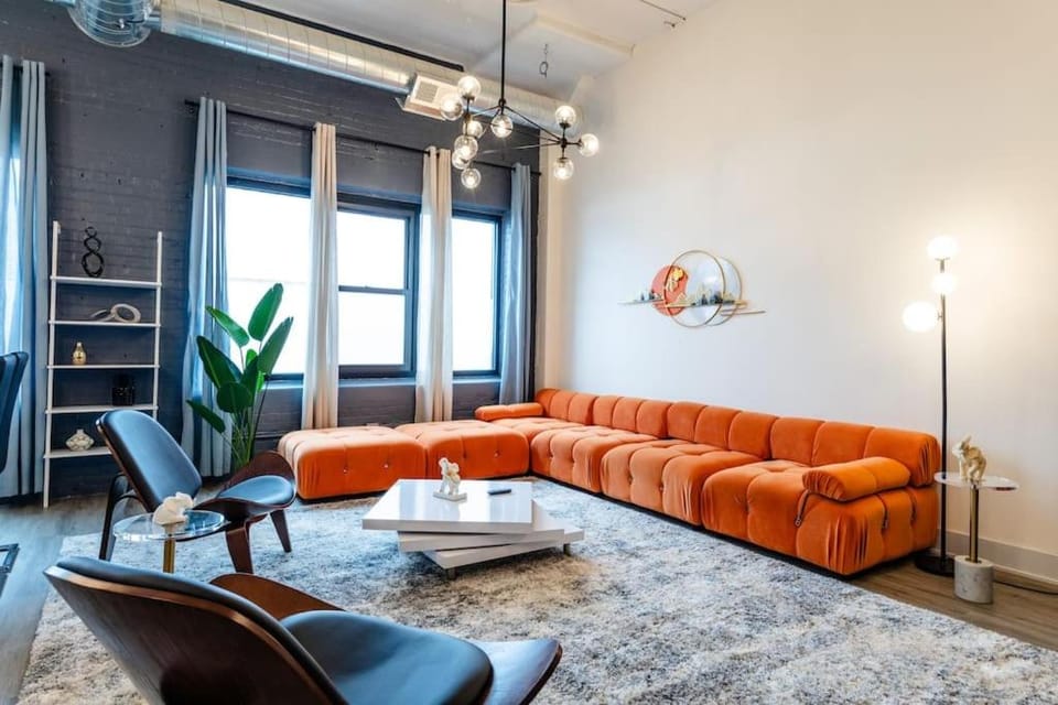 Bed, Living room, Photo of the whole room, Seating area, Bedroom