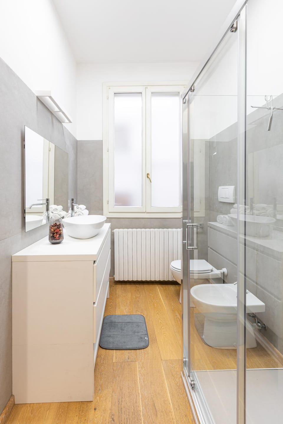 Shower, Toilet, Bathroom, bidet, towels