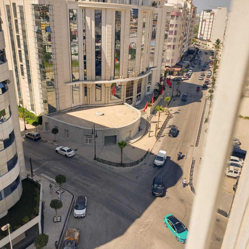 Day, Neighbourhood, Bird's eye view, City view, Street view, Location, Parking