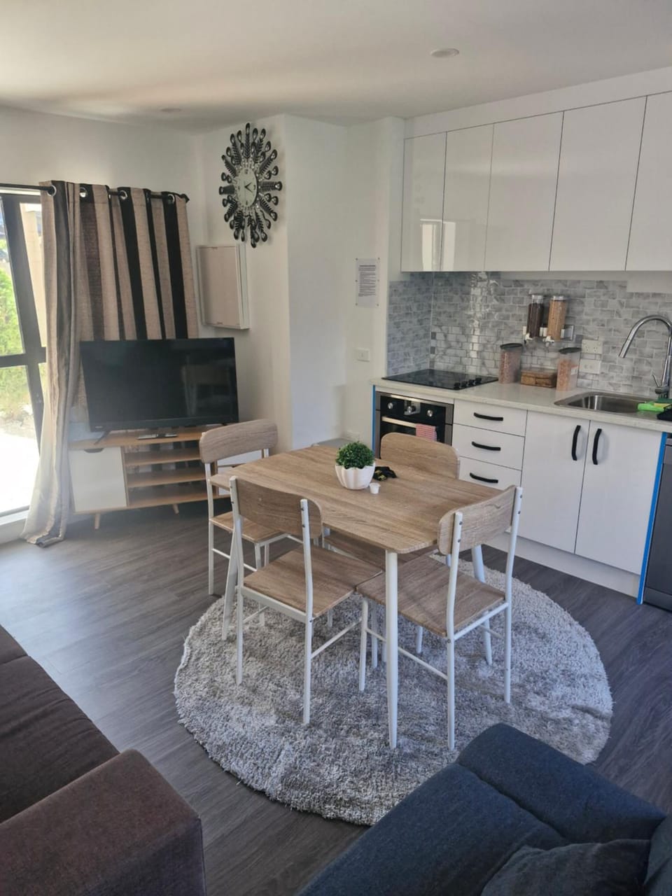 Kitchen or kitchenette, Living room, Seating area, Dining area, pet friendly, stove