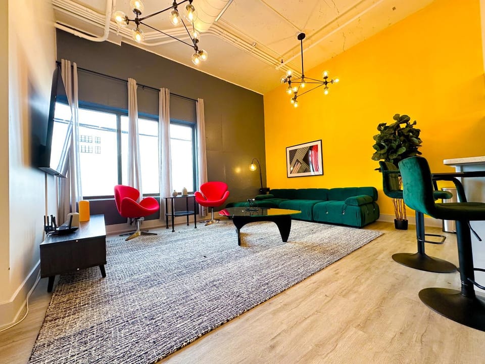 Communal lounge/ TV room, TV and multimedia, Living room, Seating area, Evening entertainment