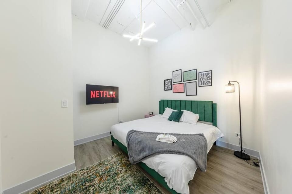 Bed, Photo of the whole room, Bedroom, fireplace