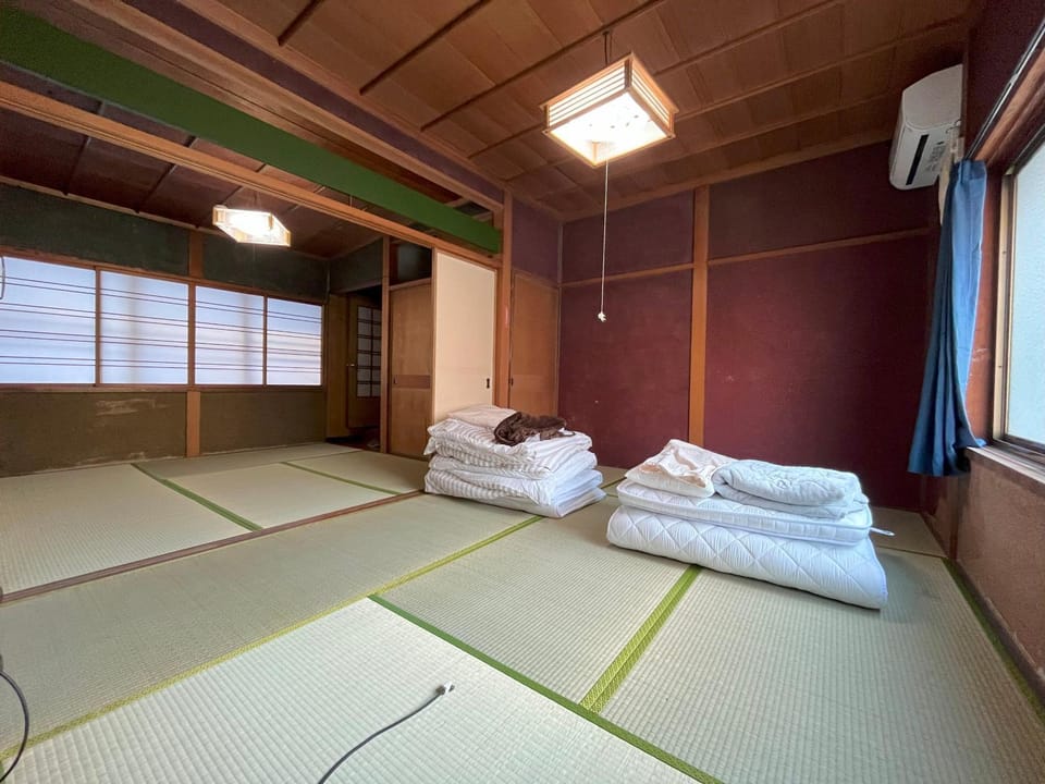 福井駅から徒歩2分の1棟貸切民泊 最低限福井駅前 Apartment hotel in Japan