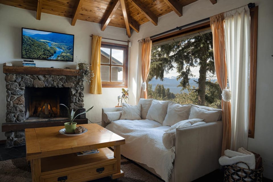 Natural landscape, TV and multimedia, Living room, Seating area, Lake view