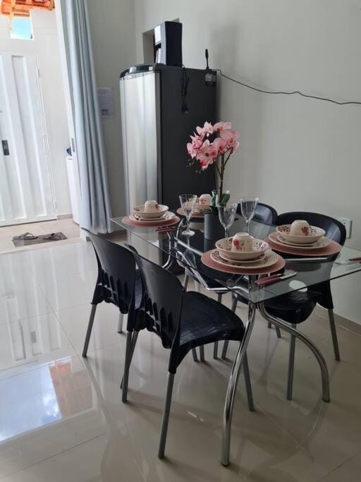 Apt C com 2 quarto com ar e garagem Apartment in Montes Claros