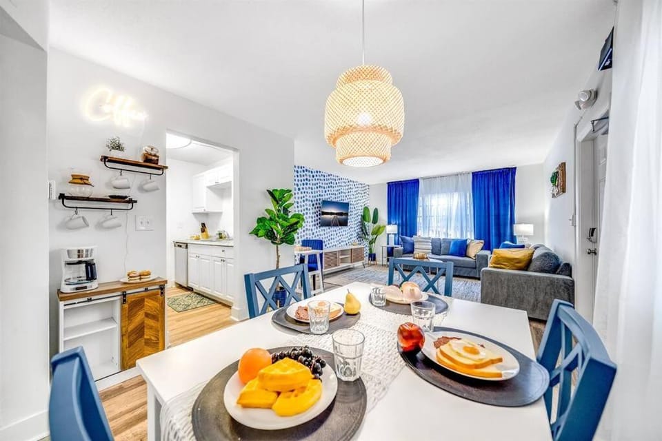 Water Front Condo - First Floor - Palm Wave Says Apartment in Coconut Creek