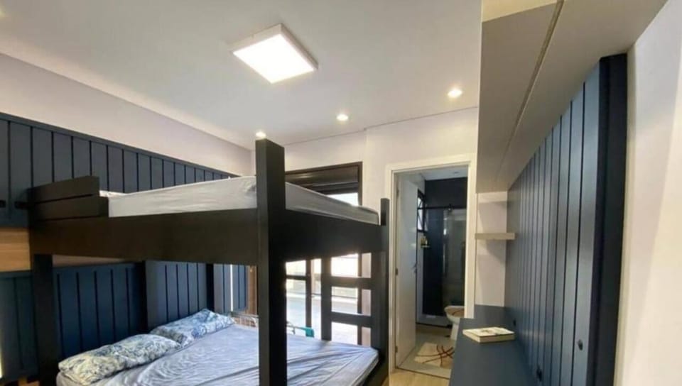 Bedroom, bunk bed