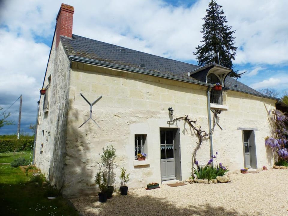 Maison rénovée du XVIe, jardin clos, proche de la Loire et châteaux, tout inclus, équipements complets - FR-1-381-562 House in Centre-Val de Loire