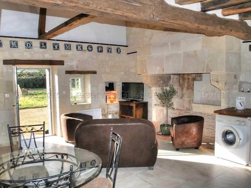 Maison rénovée du XVIe, jardin clos, proche de la Loire et châteaux, tout inclus, équipements complets - FR-1-381-562 House in Centre-Val de Loire