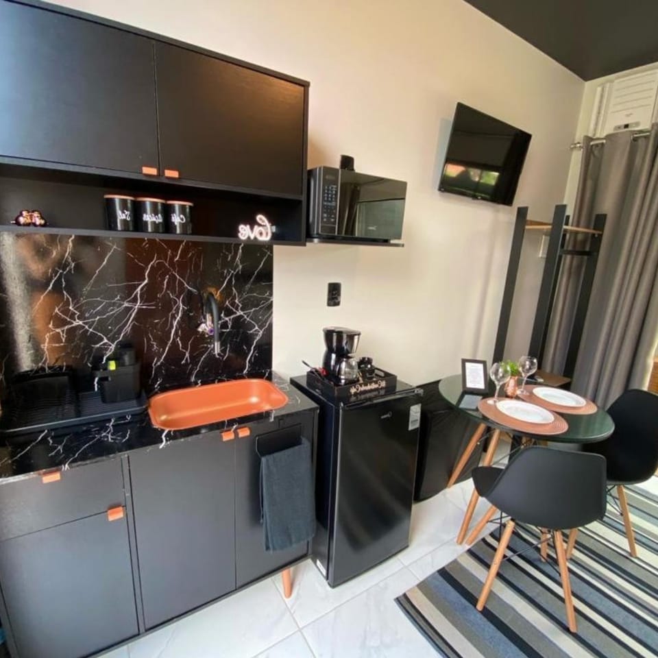 TV and multimedia, Coffee/tea facilities, Kitchen or kitchenette, Dining area, internet, microwave, minibar, air conditioner