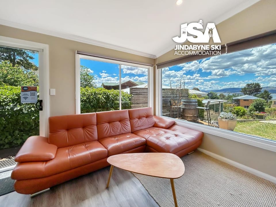 View (from property/room), Living room, Seating area