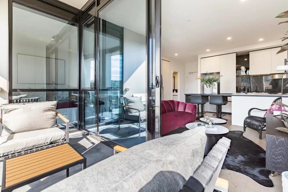 Industrial Glam Apt in Melbourne's Coolest Suburb Apartment in Melbourne