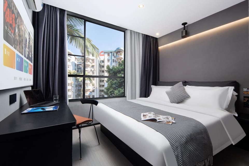 Bed, Photo of the whole room, Bedroom
