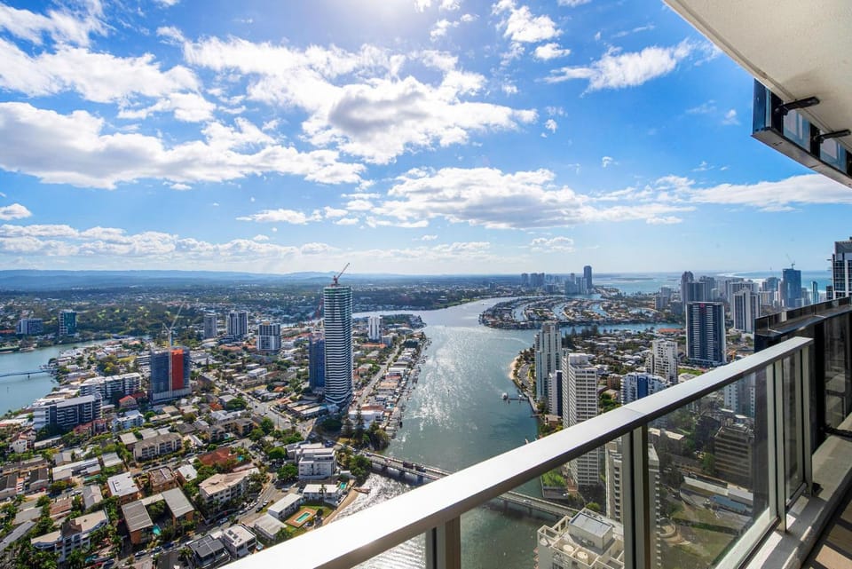 Circle On Cavill High Floor 1 Bedroom Apartment - CoastHM Apartment in Surfers Paradise