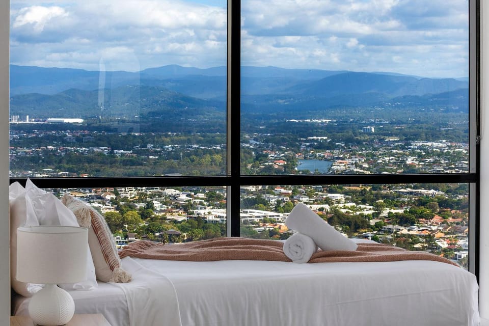 Circle On Cavill High Floor 1 Bedroom Apartment - CoastHM Apartment in Surfers Paradise