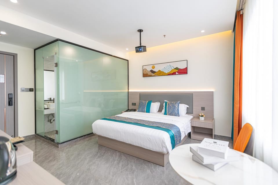 Bed, Living room, Photo of the whole room, towels