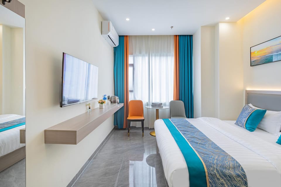 Communal lounge/ TV room, Bed, TV and multimedia, Living room, Photo of the whole room, Seating area, Evening entertainment, Bedroom, hair dresser, air conditioner