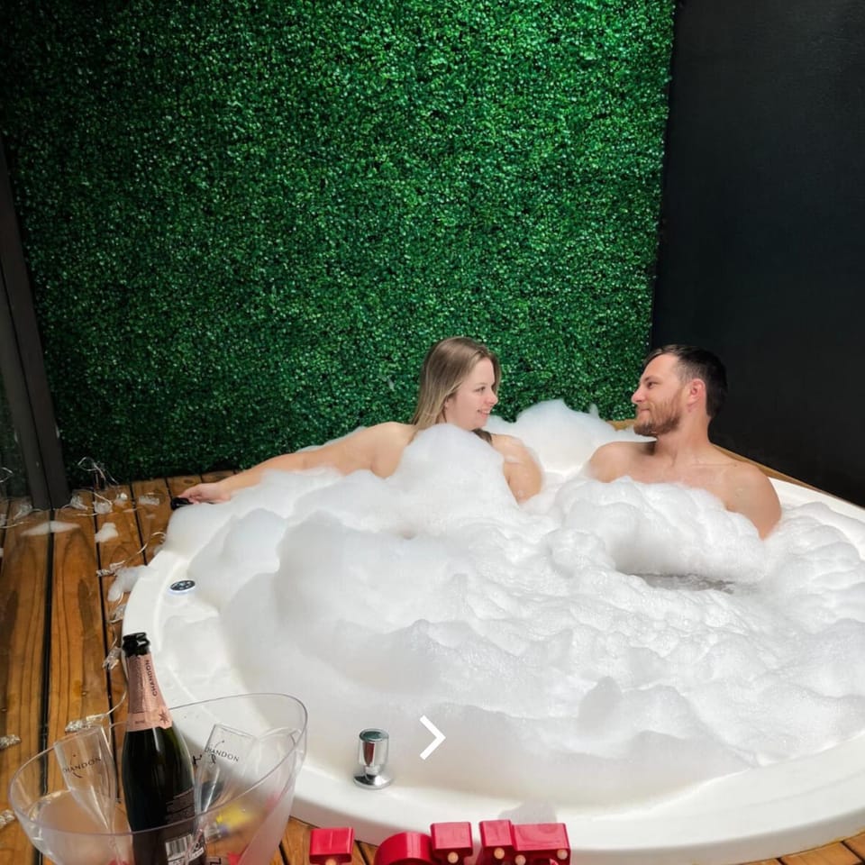 Hot Tub, Bedroom, Guests