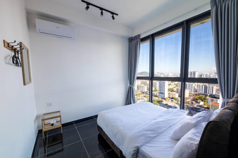 Urban Suites with Spectacular High Floor View #3BR #03 Apartment in George Town