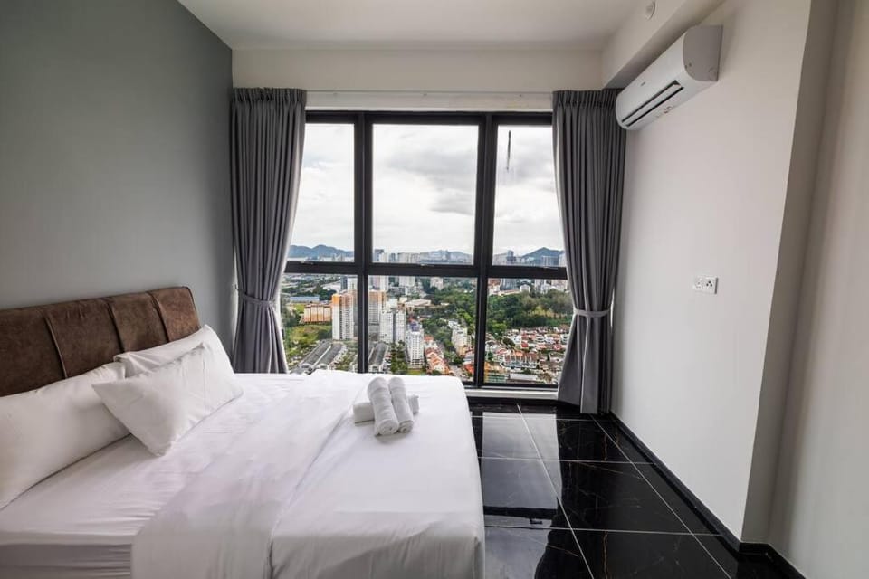 Urban Suites with Spectacular High Floor View #3BR #10 Apartment in George Town