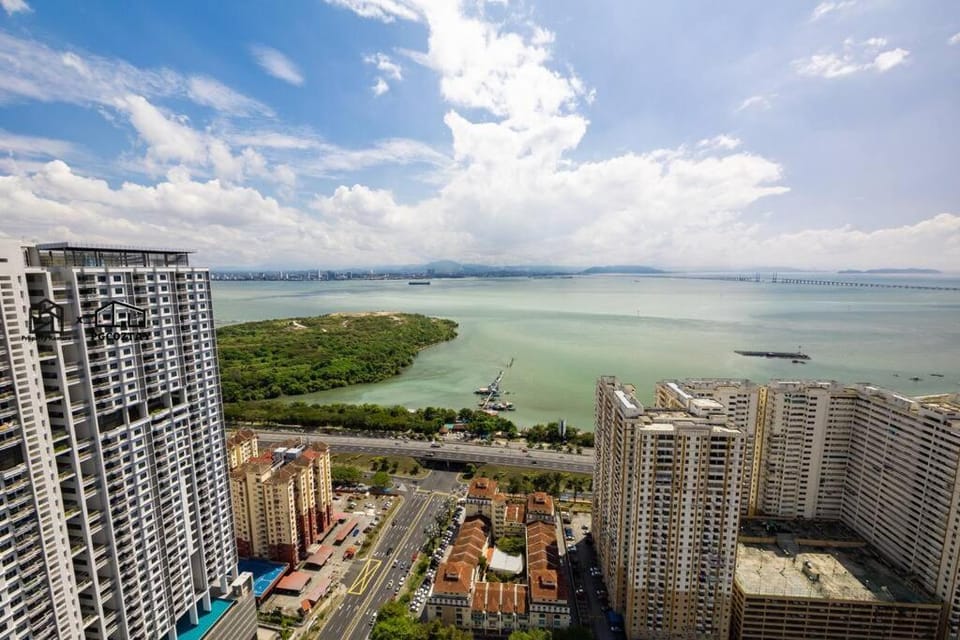 Urban Suites with Spectacular High Floor View #3BR #10 Apartment in George Town