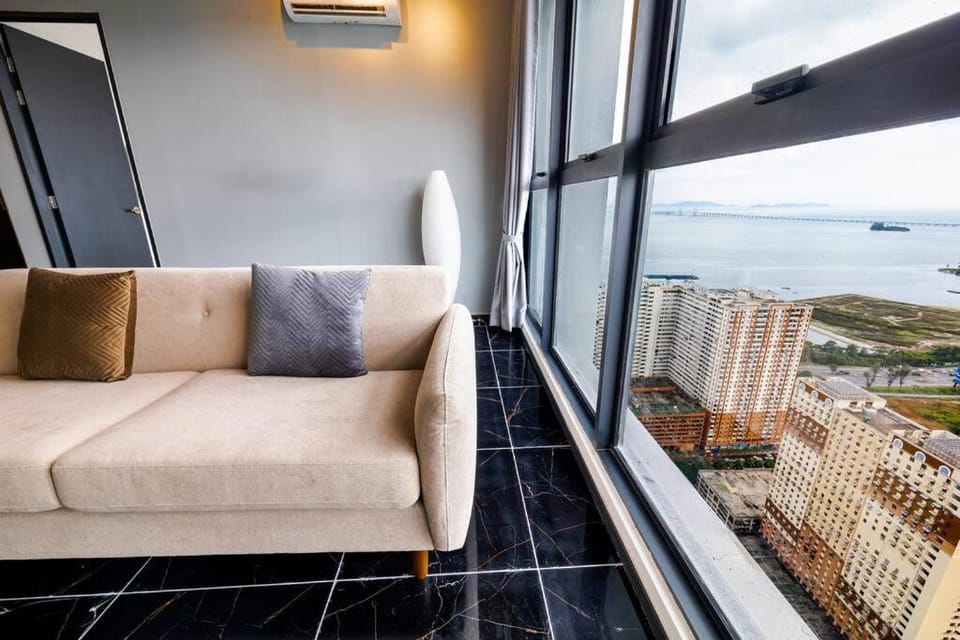 Urban Suites with Spectacular High Floor View #3BR #10 Apartment in George Town