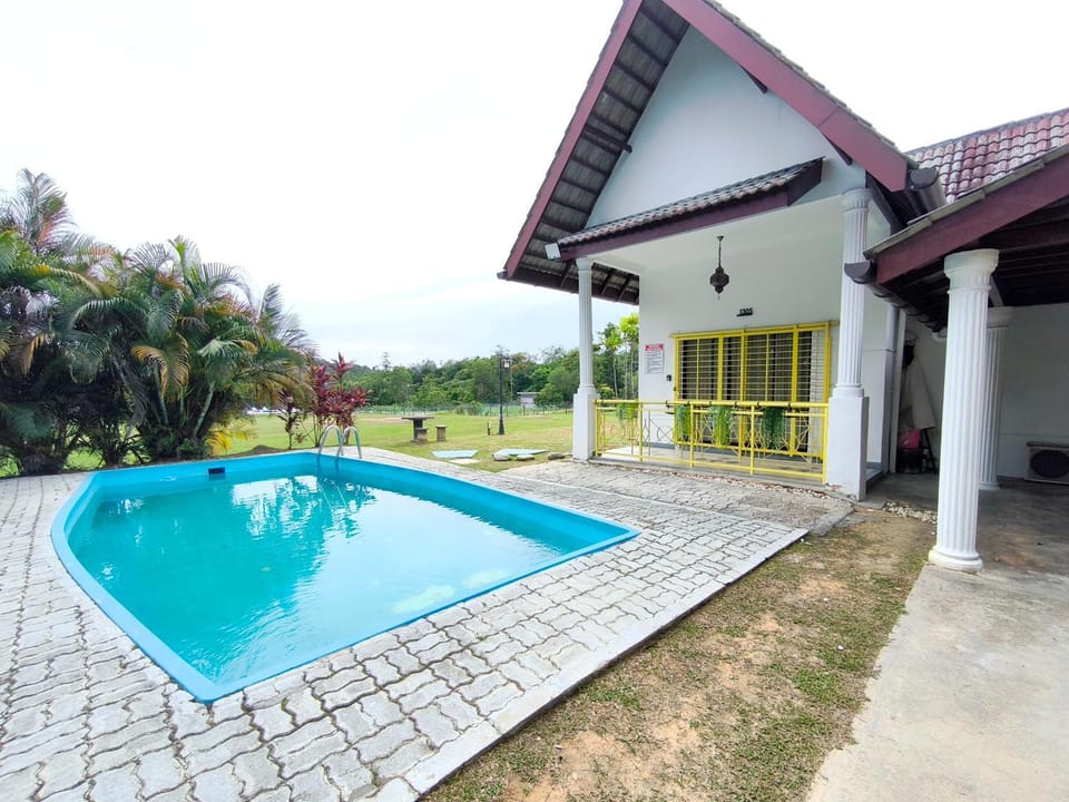 Property building, Swimming pool