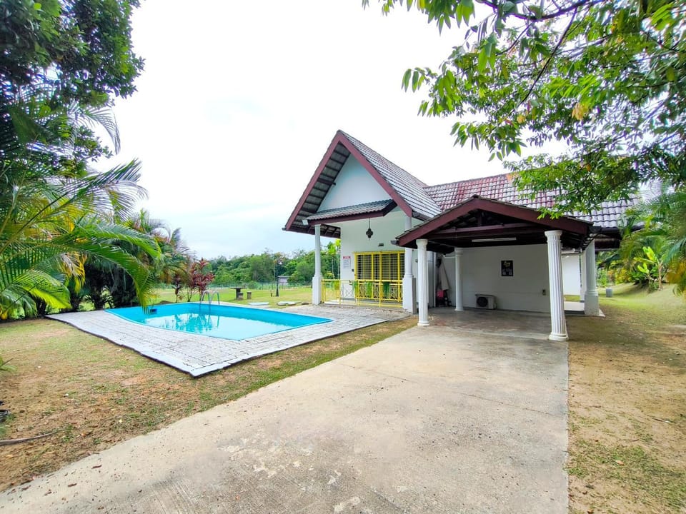 Property building, BBQ facilities, Garden