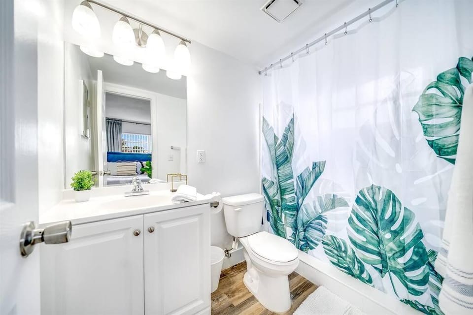 Adorable Condo in Peaceful Area - Palm Wave Says Apartment in Coconut Creek