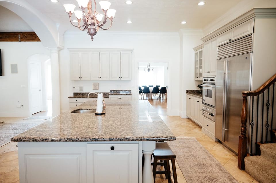 Kitchen or kitchenette, Dining area, dishwasher, oven